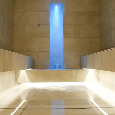 Queen Mary Κατόλικα