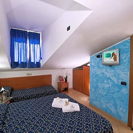 Queen Mary Hotel 3*