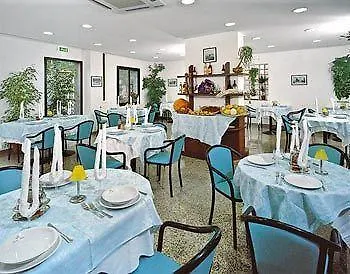 Hotel Queen Mary 3*